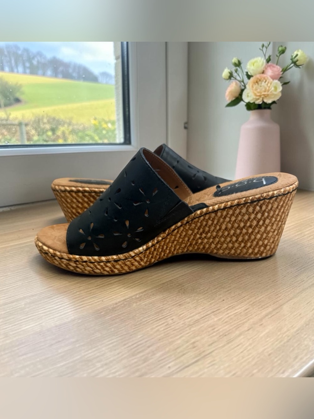 b.o.c. Black Slide Wedge Sandals with Woven Tan Platform Sz 8